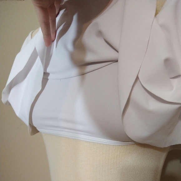 🌹White Ruffled Tiered Off the Shoulder Bathing Suit Top Small - Picture 5 of 7